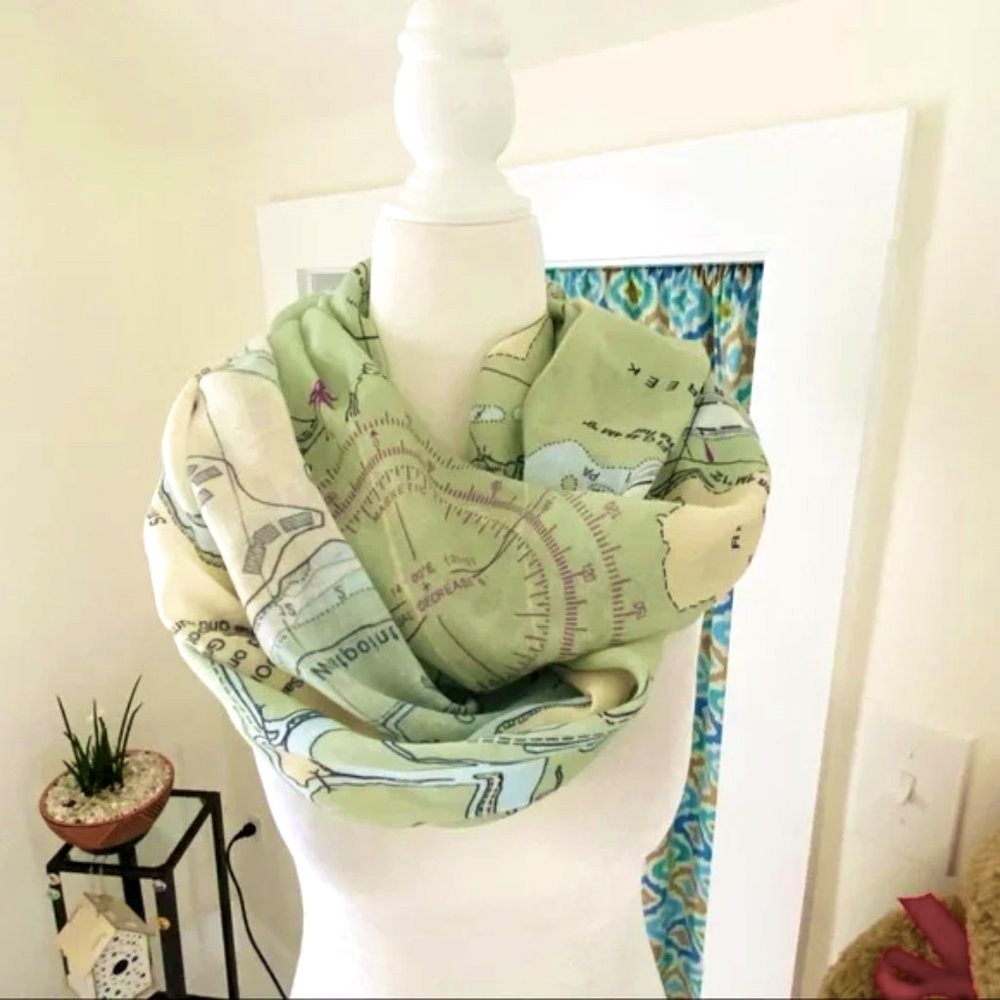 NEW without TAGS Elegant Wrap with print of Redwood Creek